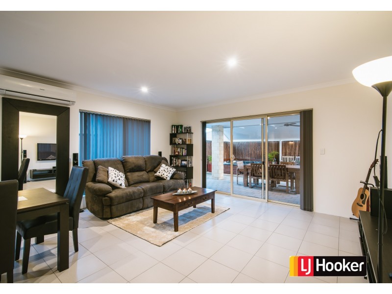 8 Serisier Parkway, Queens Park WA 6107