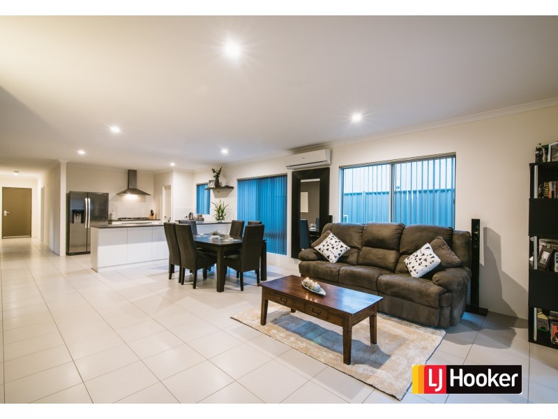 8 Serisier Parkway, Queens Park WA 6107