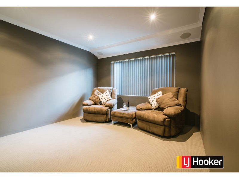 8 Serisier Parkway, Queens Park WA 6107