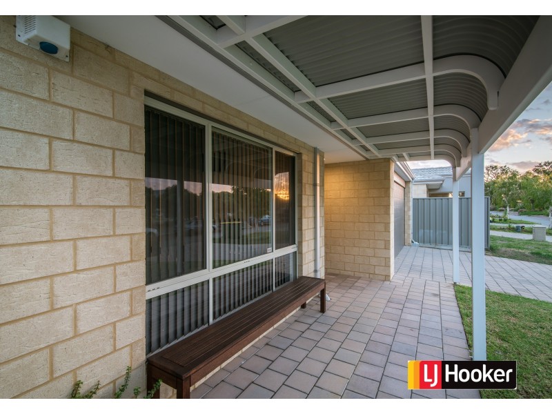 8 Serisier Parkway, Queens Park WA 6107