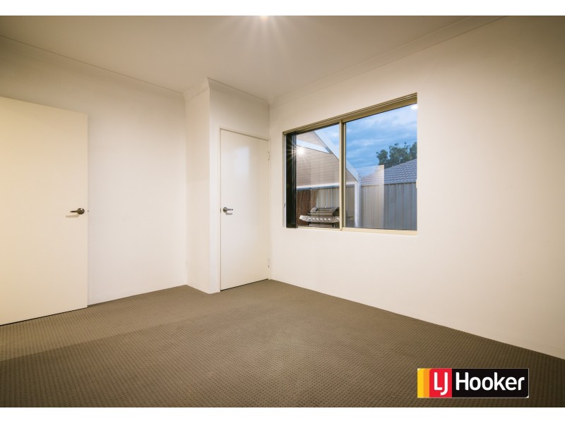 8 Serisier Parkway, Queens Park WA 6107