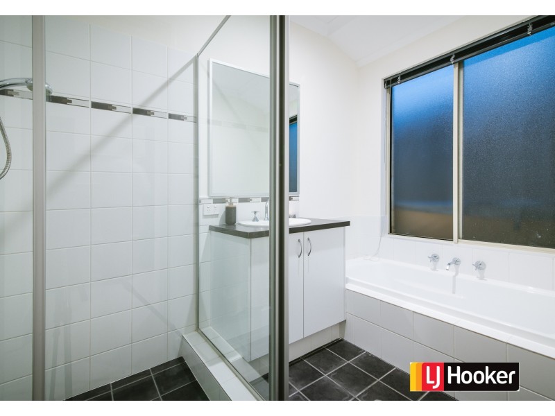 8 Serisier Parkway, Queens Park WA 6107