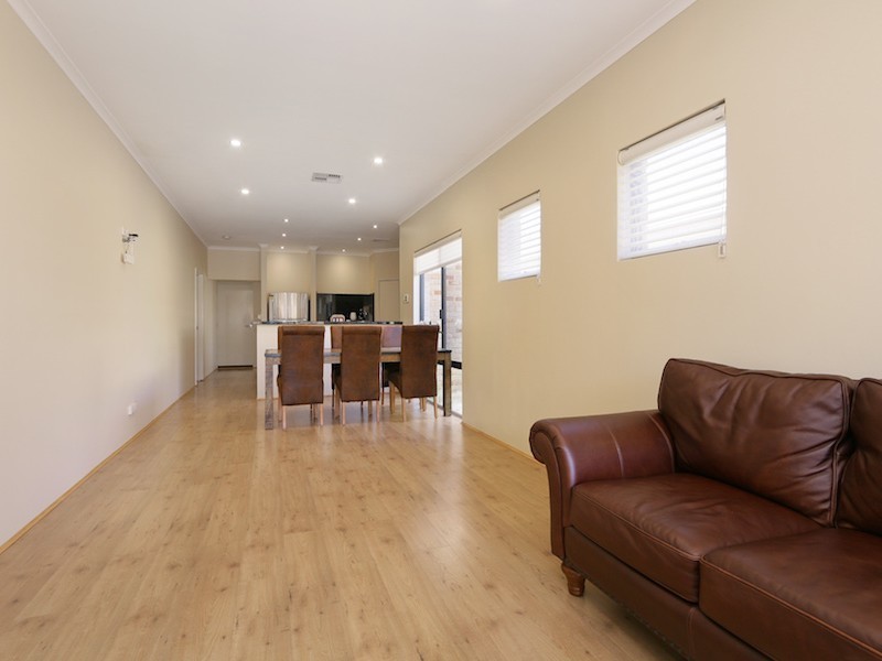 92 Amherst Road, Canning Vale WA 6155