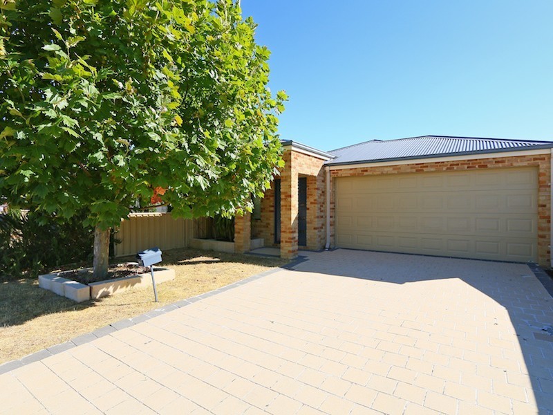 92 Amherst Road, Canning Vale WA 6155