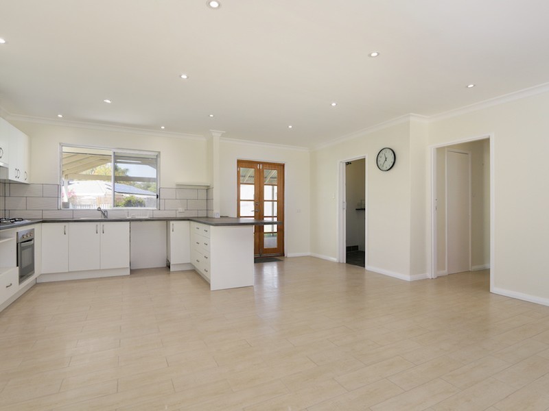 28 Saggers Crescent, Beckenham WA 6107