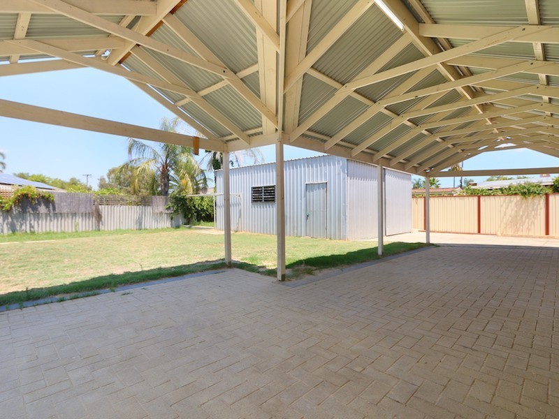 28 Saggers Crescent, Beckenham WA 6107