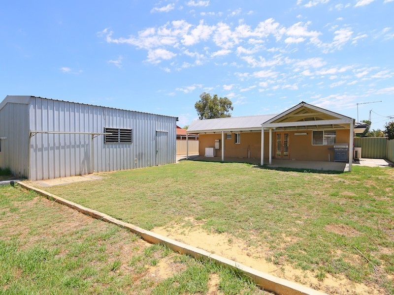 28 Saggers Crescent, Beckenham WA 6107