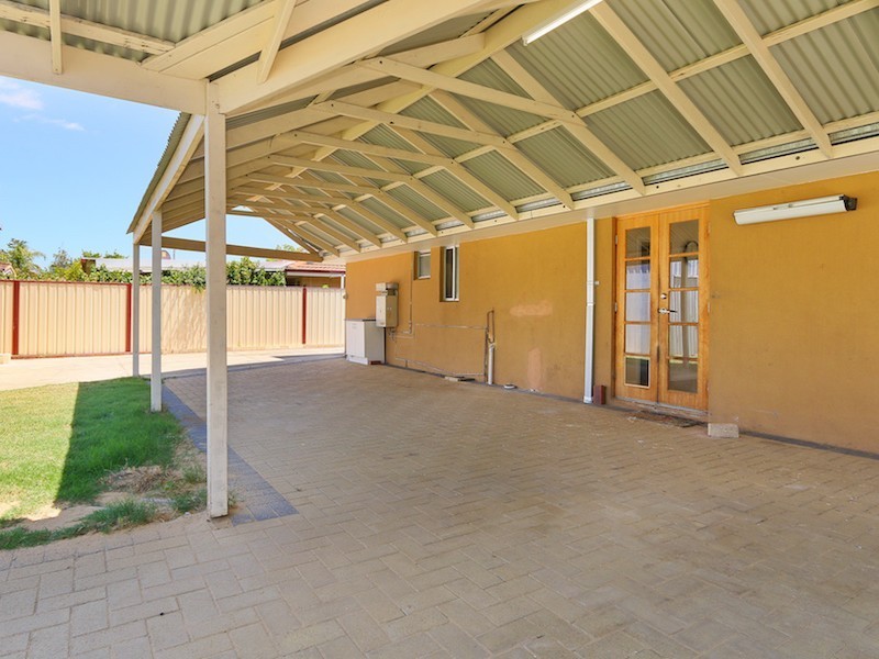 28 Saggers Crescent, Beckenham WA 6107