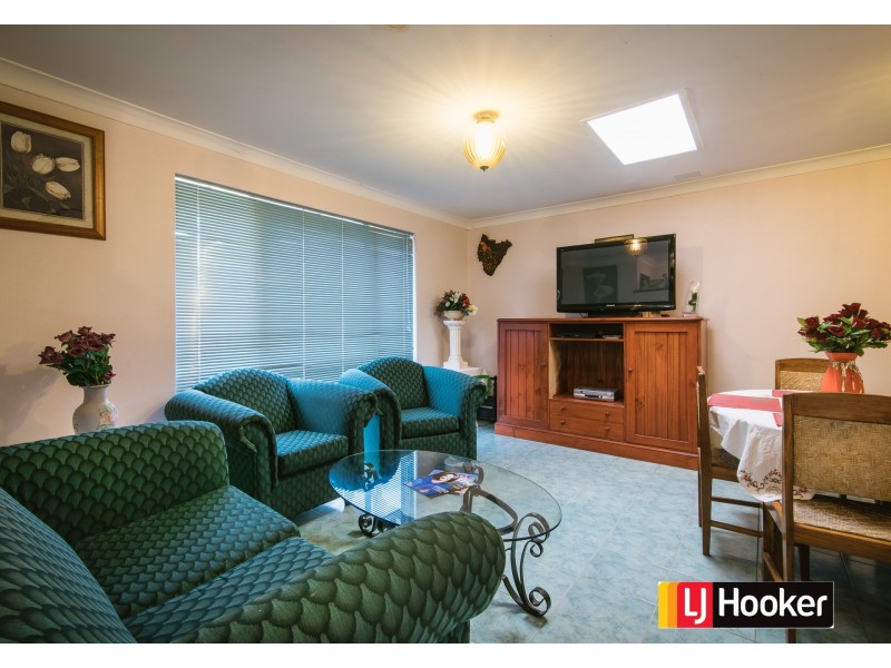 15 Tomlinson Place, Armadale WA 6112