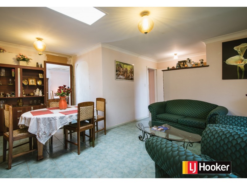 15 Tomlinson Place, Armadale WA 6112