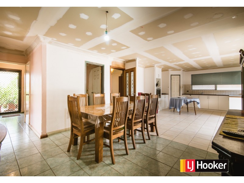 15 Tomlinson Place, Armadale WA 6112