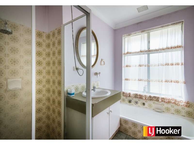 15 Tomlinson Place, Armadale WA 6112