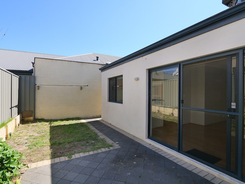 2 Manuel Crescent, Redcliffe WA 6104