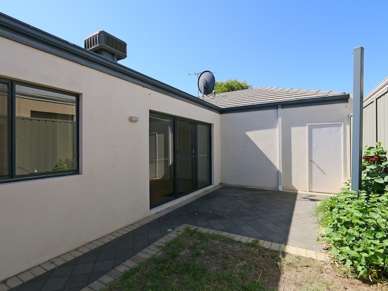 2 Manuel Crescent, Redcliffe WA 6104