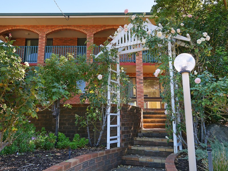 25 Pinewood Avenue, Kardinya WA 6163
