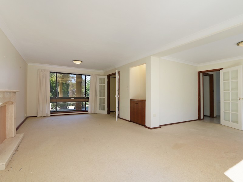 25 Pinewood Avenue, Kardinya WA 6163
