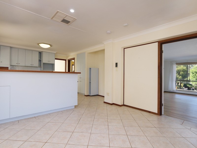 25 Pinewood Avenue, Kardinya WA 6163