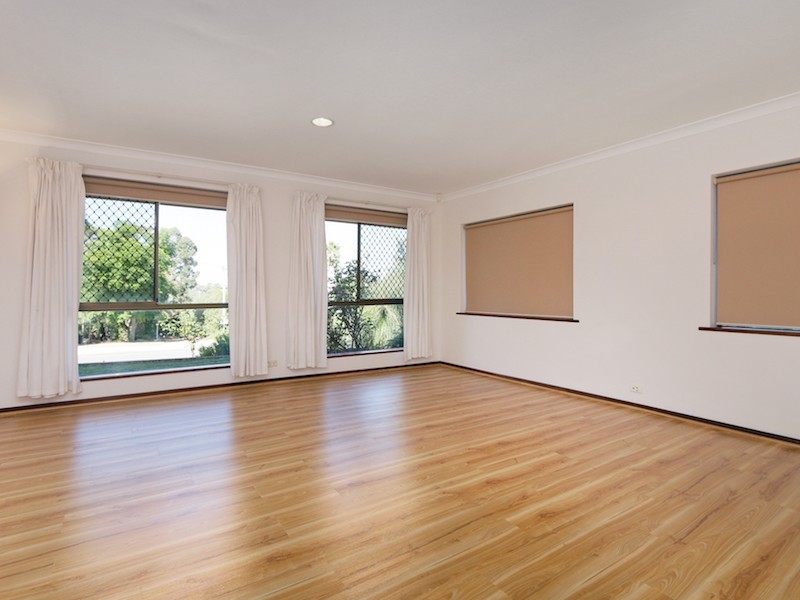 25 Pinewood Avenue, Kardinya WA 6163
