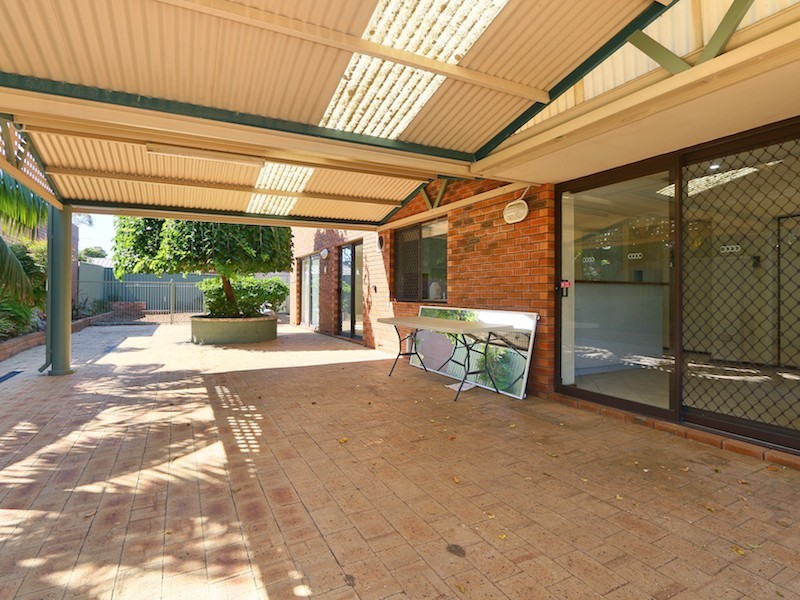25 Pinewood Avenue, Kardinya WA 6163