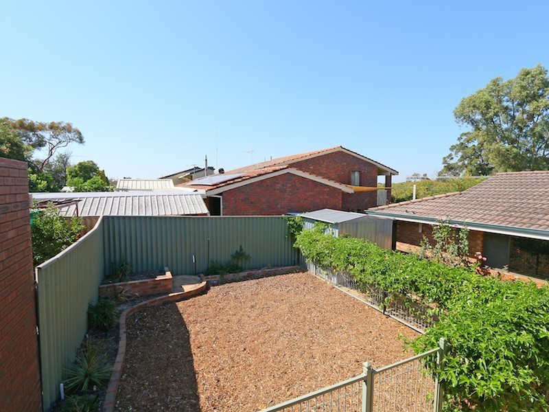 25 Pinewood Avenue, Kardinya WA 6163