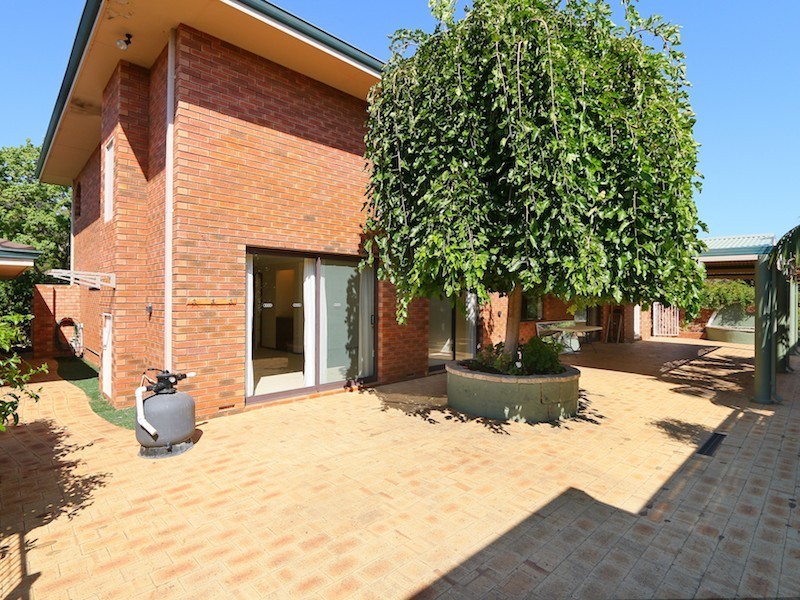 25 Pinewood Avenue, Kardinya WA 6163