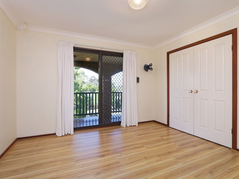 25 Pinewood Avenue, Kardinya WA 6163