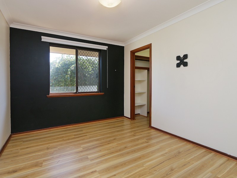 25 Pinewood Avenue, Kardinya WA 6163