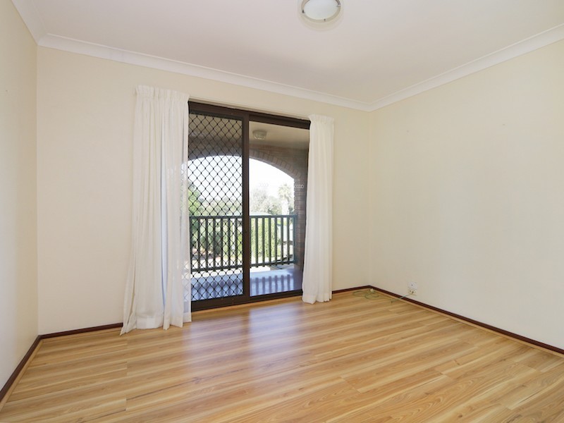 25 Pinewood Avenue, Kardinya WA 6163