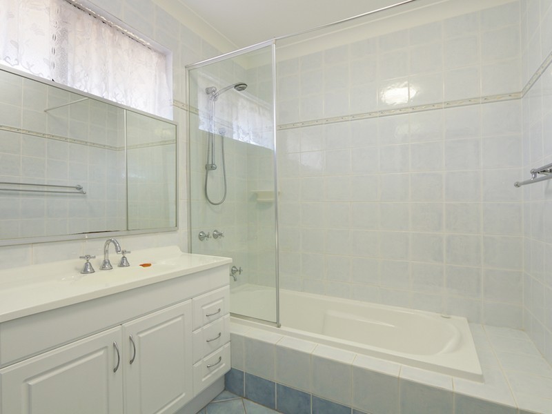 25 Pinewood Avenue, Kardinya WA 6163