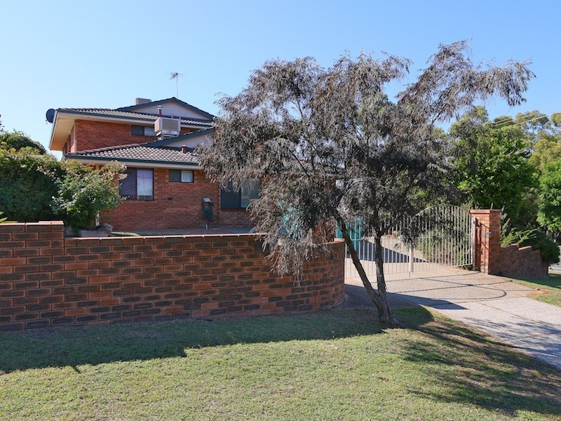 25 Pinewood Avenue, Kardinya WA 6163