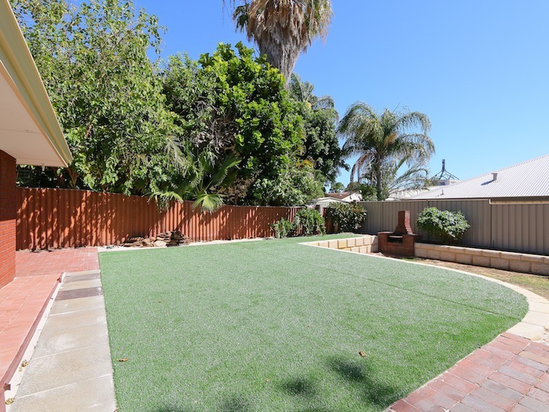 16 Manton Court, Hamersley WA 6022