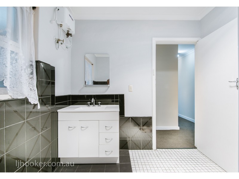 98 Station Street, East Cannington WA 6107