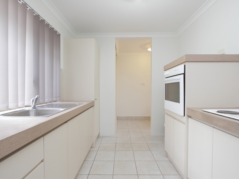 4/11-17 Norbertine Close, Queens Park WA 6107