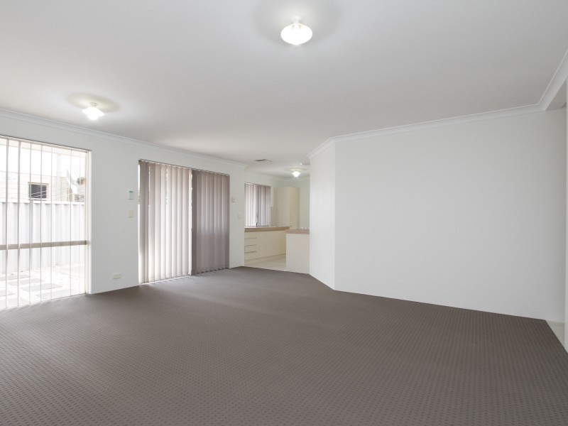 4/11-17 Norbertine Close, Queens Park WA 6107