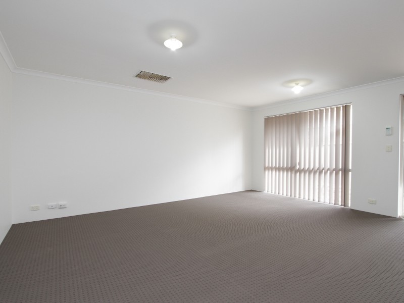 4/11-17 Norbertine Close, Queens Park WA 6107