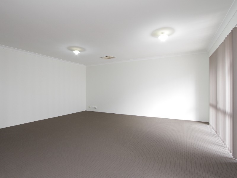 4/11-17 Norbertine Close, Queens Park WA 6107