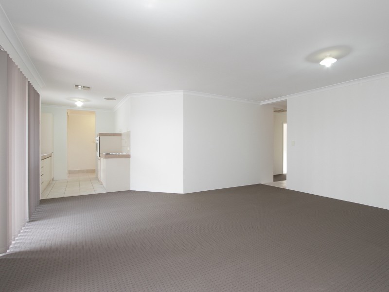 4/11-17 Norbertine Close, Queens Park WA 6107
