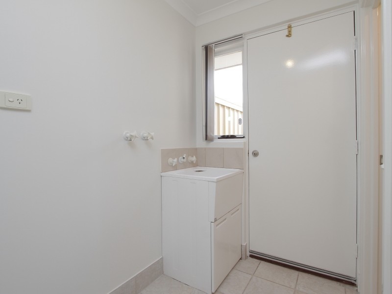 4/11-17 Norbertine Close, Queens Park WA 6107