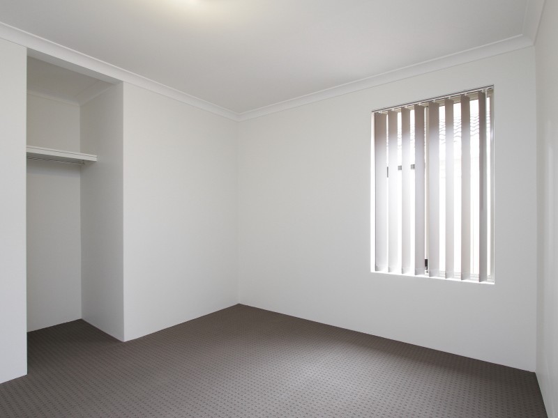 4/11-17 Norbertine Close, Queens Park WA 6107