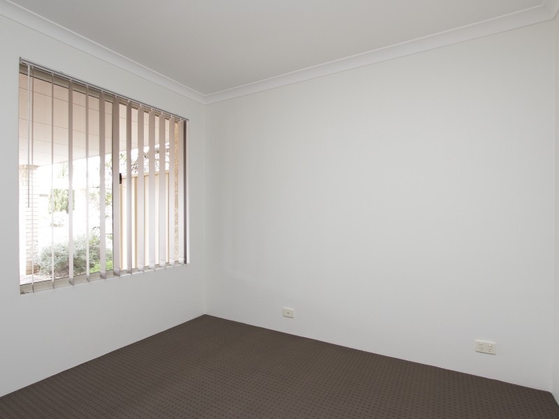 4/11-17 Norbertine Close, Queens Park WA 6107
