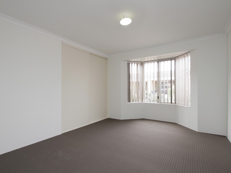 4/11-17 Norbertine Close, Queens Park WA 6107