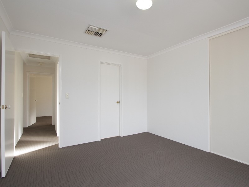 4/11-17 Norbertine Close, Queens Park WA 6107