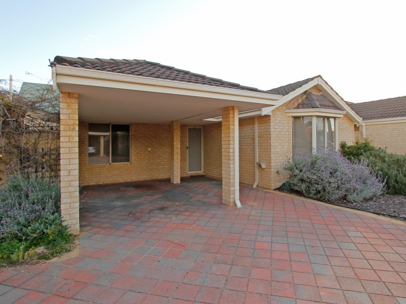 4/11-17 Norbertine Close, Queens Park WA 6107
