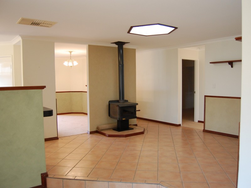 22 Larkspur Place, Thornlie WA 6108