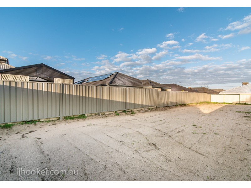 22D Stephen Street, Queens Park WA 6107