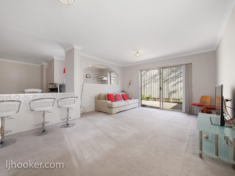 4/3 Fogerthorpe Crescent, Maylands WA 6051