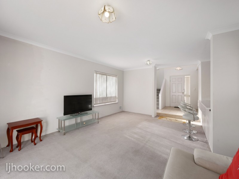 4/3 Fogerthorpe Crescent, Maylands WA 6051