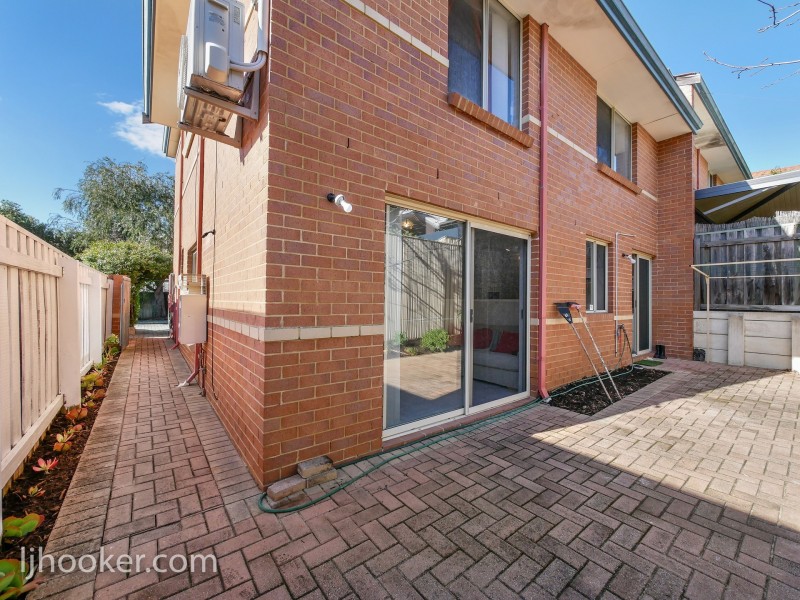 4/3 Fogerthorpe Crescent, Maylands WA 6051