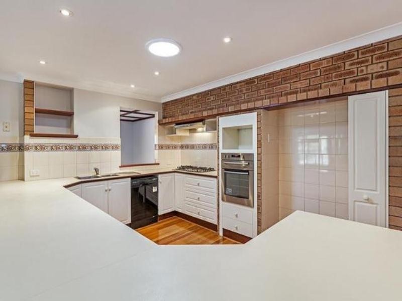 16 Hillock Circle, Leeming WA 6149
