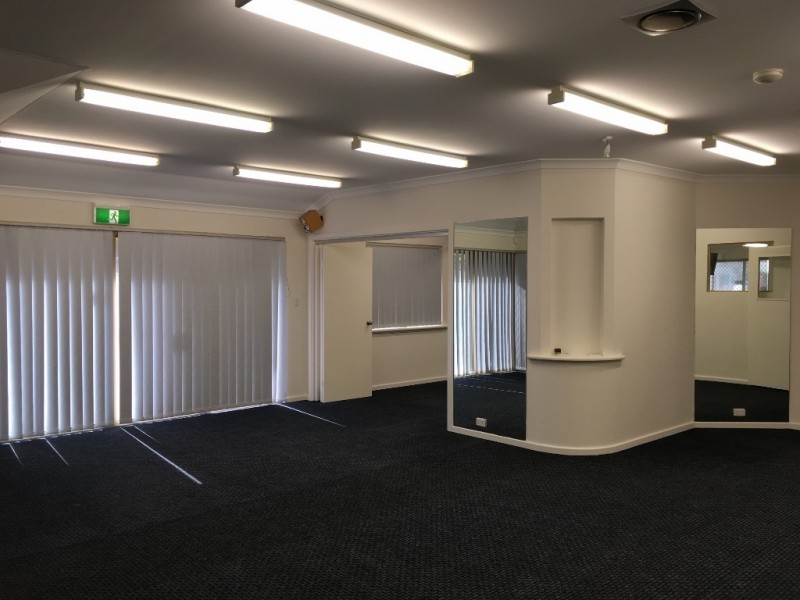 8 Grange Drive, Cooloongup WA 6168